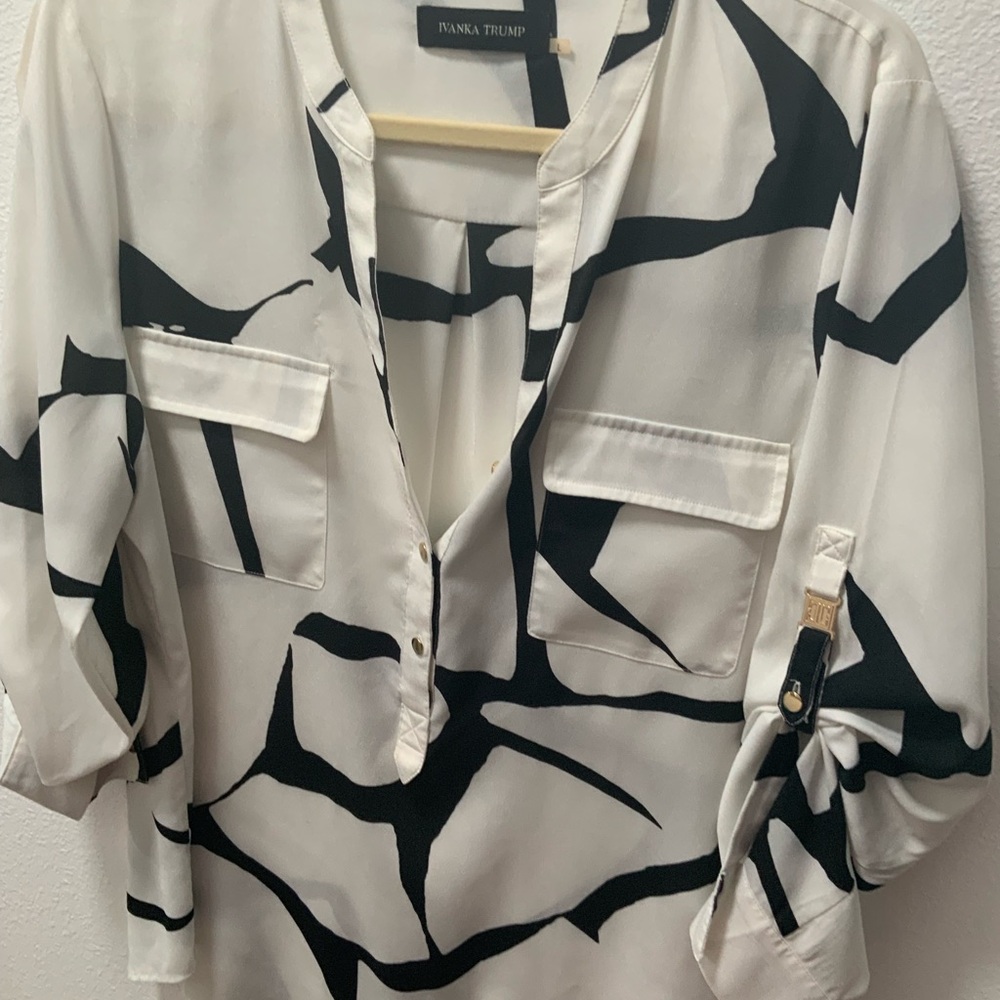 Ivanka Trump White and Black Abstract Print Roll-Tab Button-Front Shirt